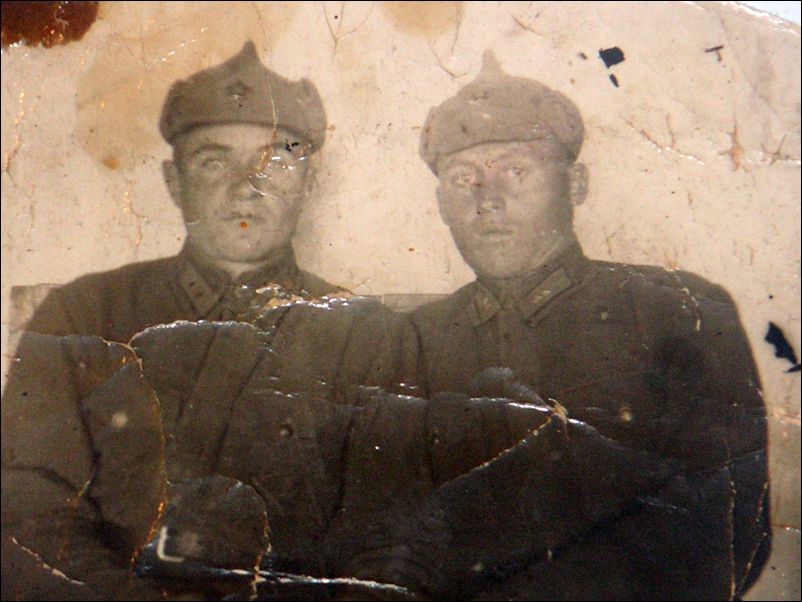 Берегов Павел Иванович (справа)